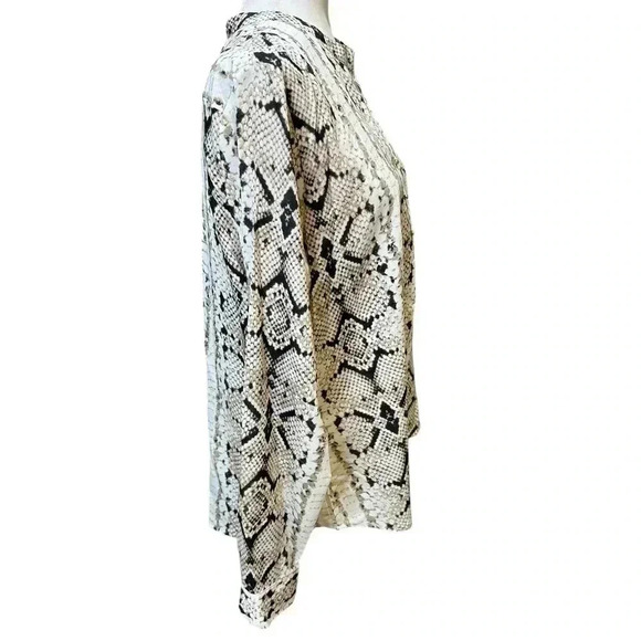 VIOLET & CLAIRE Snake Print Blouse. Size XL - Picture 4 of 6